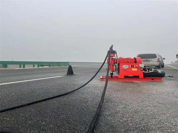 南坤镇马路路基路面开裂下沉注浆加固灌浆