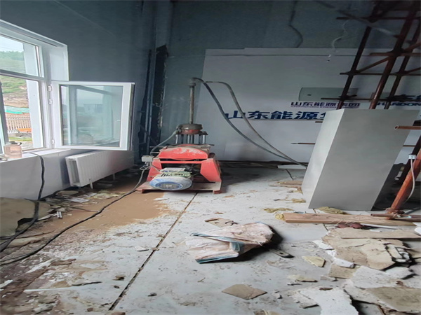 南坤镇地基基础下沉墙体裂缝加固注浆顶升施工