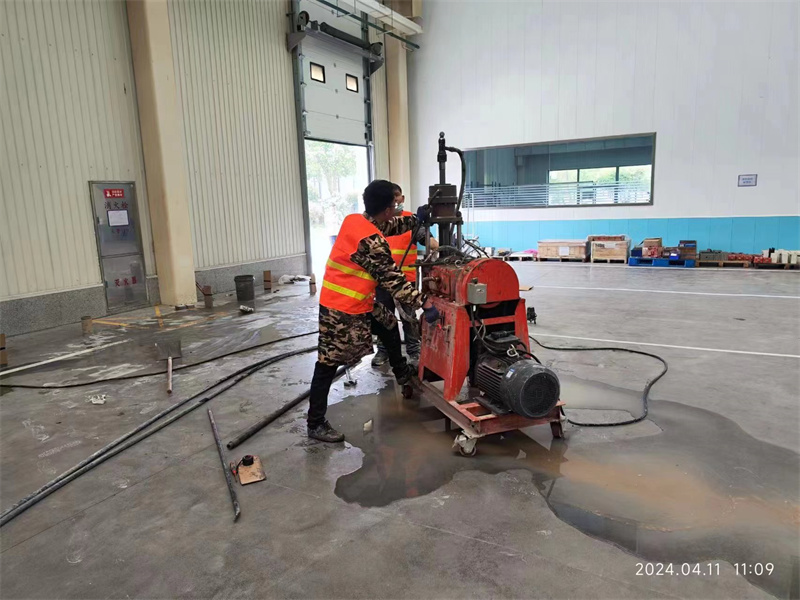 南坤镇厂房地面下沉塌陷注浆加固施工